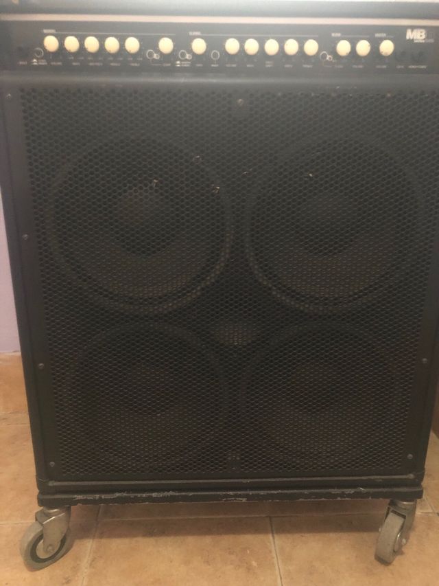 Amplificador bajo MB410 Marshall