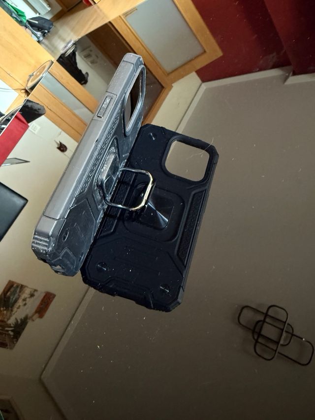 Funda iPhone 14 Pro - Resistente en muy buen estad