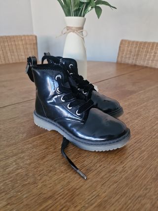 Botas niña negras brillantes