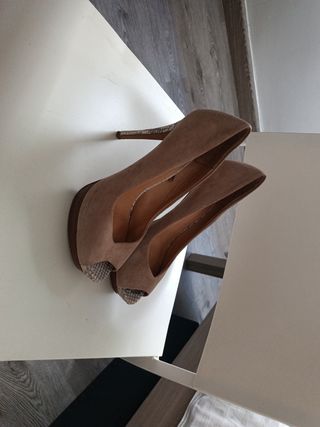 Tacones Zara beige-marrón