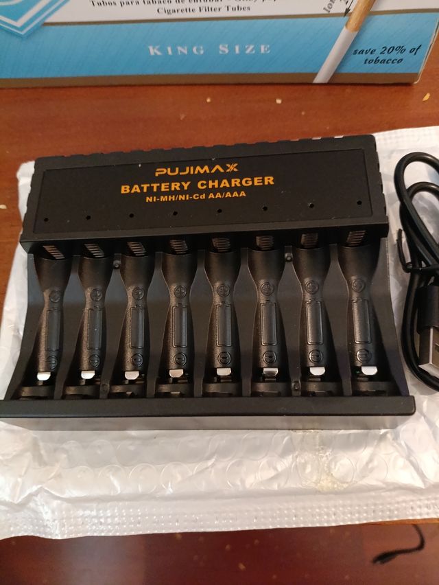 Cargador Pilas AA/AAA + 8 Pilas.