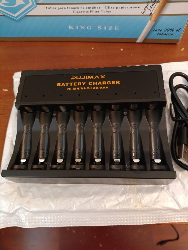 Cargador Pilas AA/AAA + 8 Pilas.