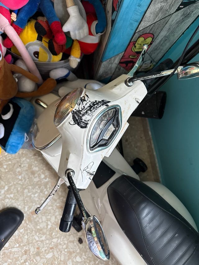 Moto Vespa eléctrica infantil