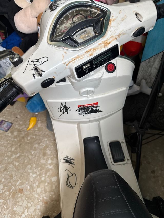 Moto Vespa eléctrica infantil