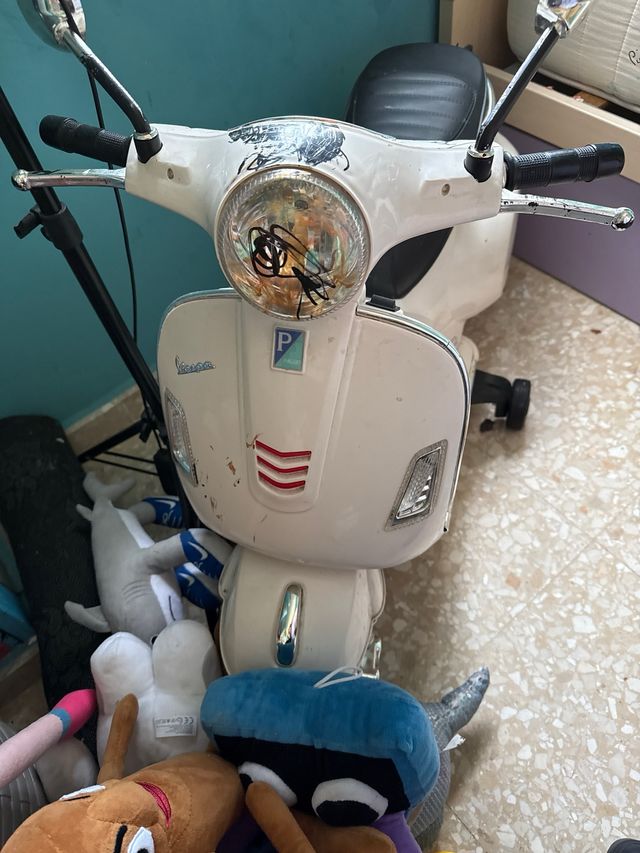 Moto Vespa eléctrica infantil