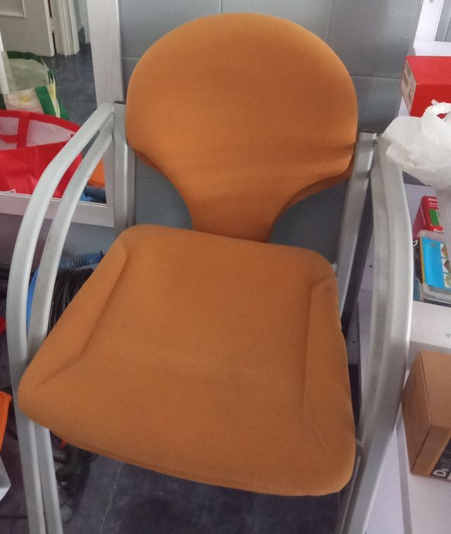 Silla oficina - naranja y azul
