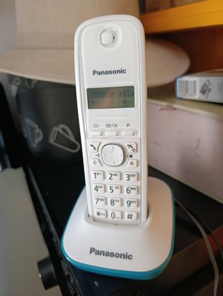 Teléfono inalámbrico Panasonic blanco y azul