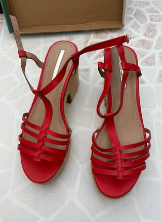 Sandalias rojas tacón cuña