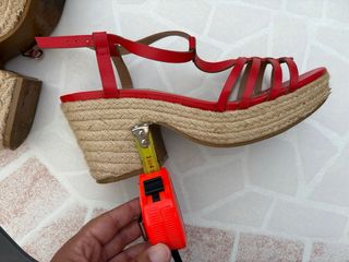 Sandalias rojas tacón cuña