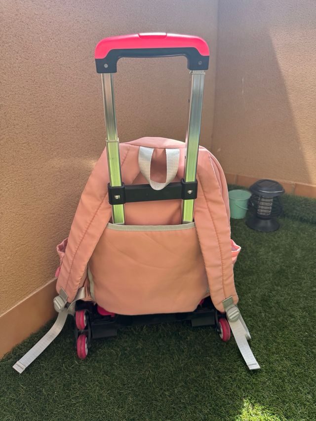 Mochila escolar rosa con ruedas
