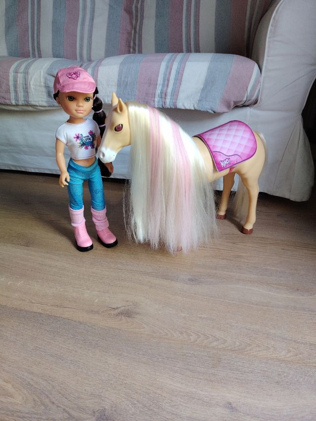 Muñeca Nancy y caballo