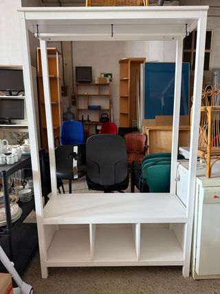 Armario blanco de madera