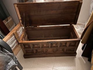 Arcón madera castellano antiguo.