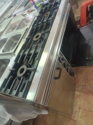 Cocina industrial 3 fuegos + horno