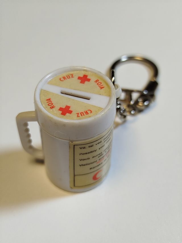 Llavero Alcancía de la Cruz Roja (vintage)