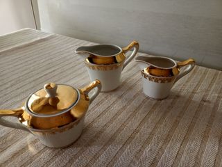 Juego dorado de 2 tacitas vintage de café