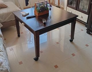 Mesa centro madera ruedas