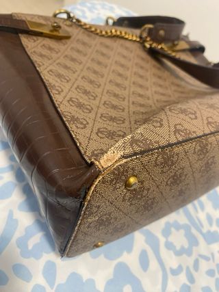 Bolso Guess marrón beige
