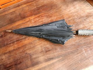 Paraguas antiguo negro