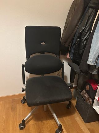 Silla oficina giratoria negra 