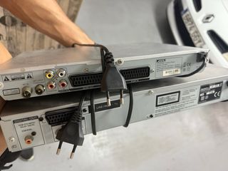 2 lettori DVD e più di 100 film