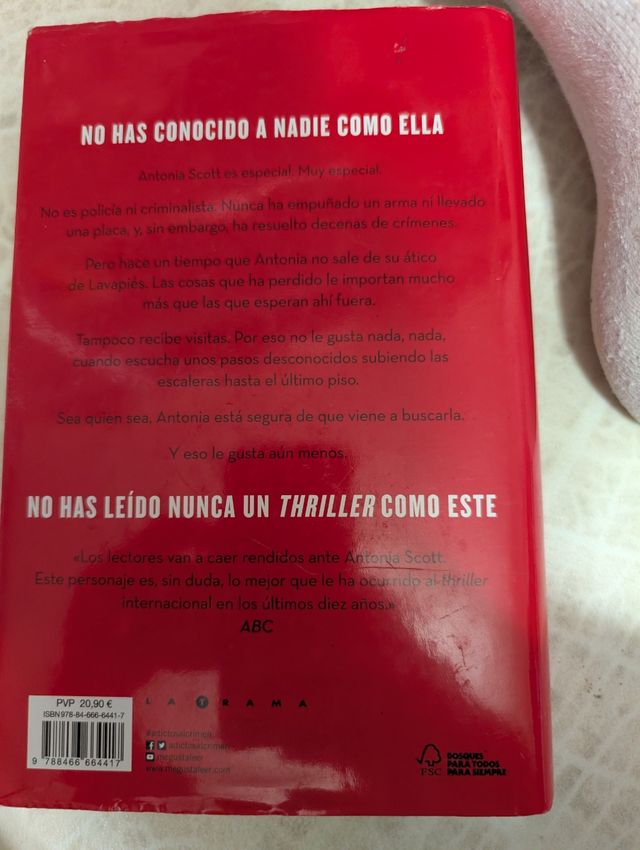 Reina Roja / Red Queen (LA TRILOGÍA REINA ROJA)...