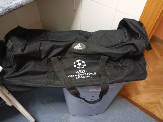 Bolsa Adidas UEFA Champions league con ruedas