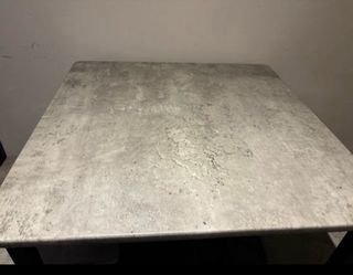 Mesa alta 2 sillas grises metal