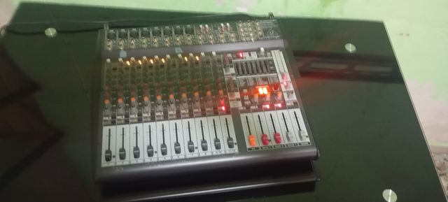 Mesa mezclas Behringer PMP4000