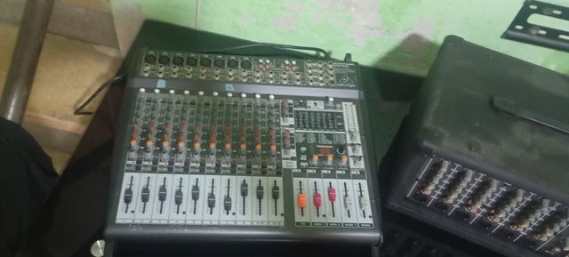 Mesa mezclas Behringer PMP4000