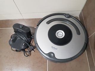 Robot aspirador Roomba 615 con recambios