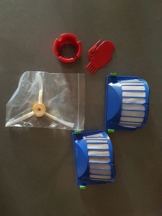 Robot aspirador Roomba 615 con recambios