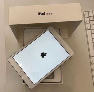 iPad mini WiFi + Celular silver FUNDA REGALO