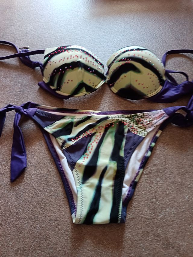 Bikini multicolor con perline
