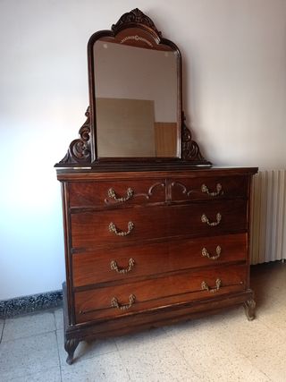 Cómoda antigua de madera
Entrega en mano
