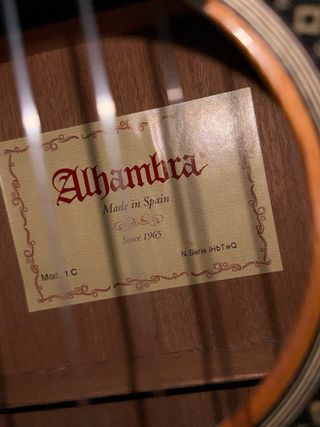 ALQUILER guitarra española 