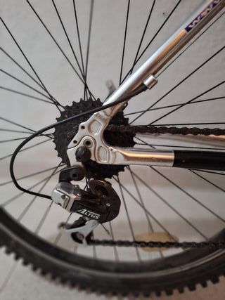 Bicicleta Mountain Bike