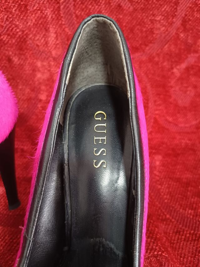 Tacones Guess rosa y negro