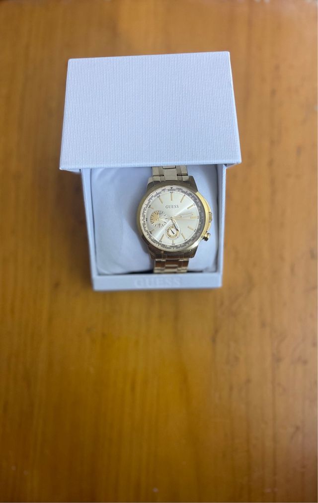 Reloj GUESS dorado