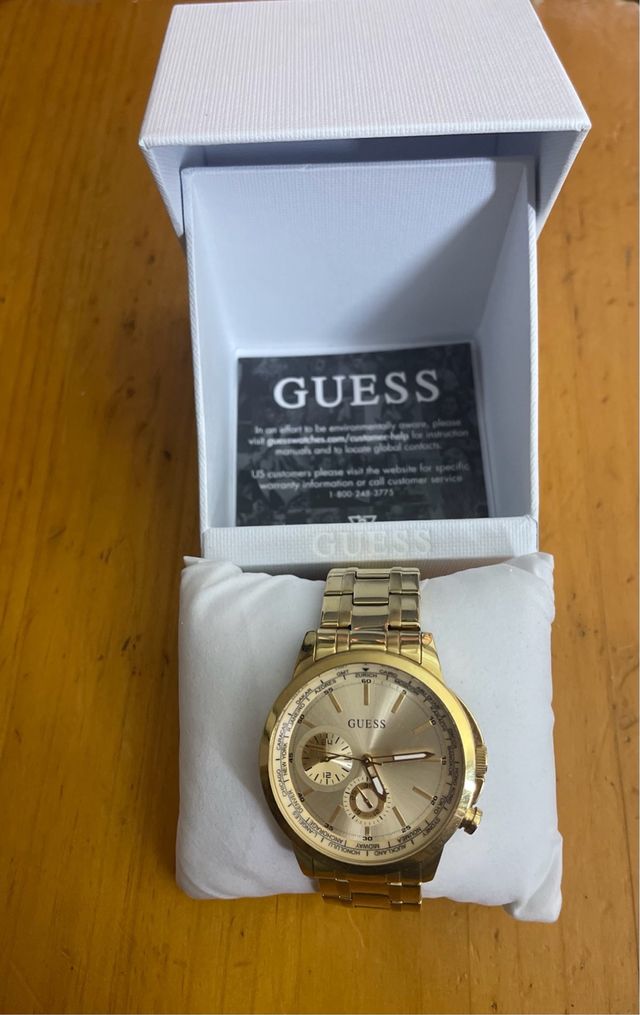 Reloj GUESS dorado