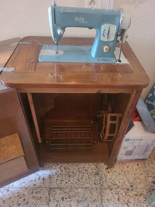 Máquina coser Alfa Royale Antigua