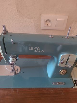 Máquina coser Alfa Royale Antigua