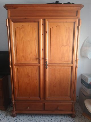 Armario madera maciza