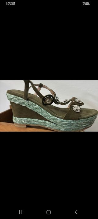 Sandalias cuña color verde oliva