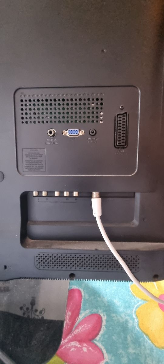 TV Philips 32" preta