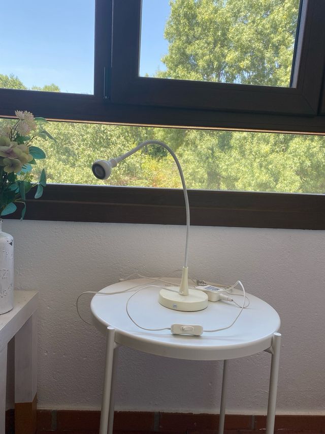 Lampara escritorio IKEA - blanca