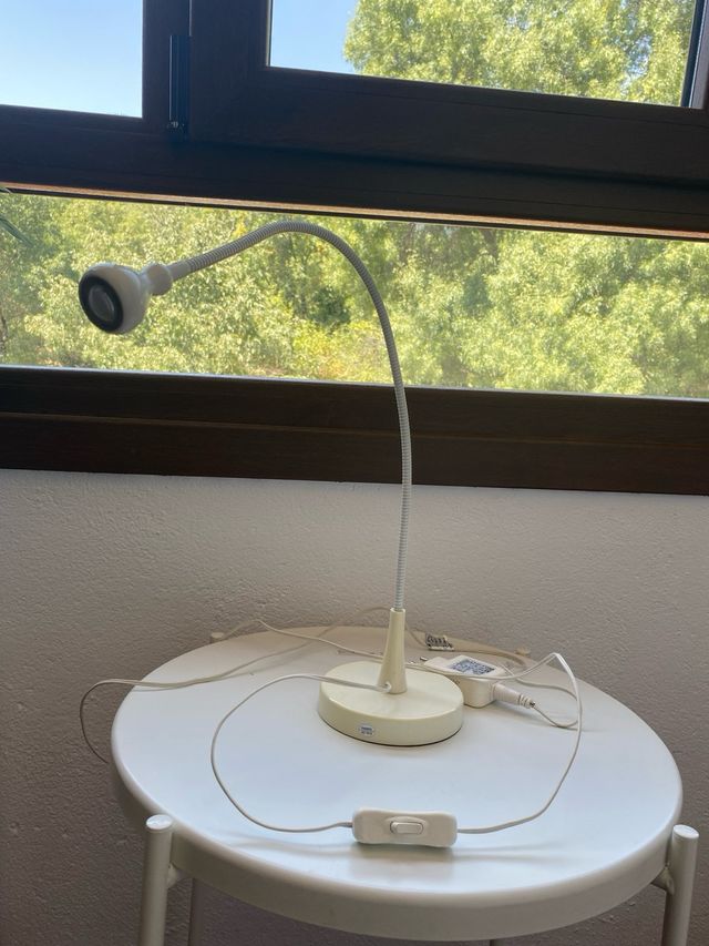 Lampara escritorio IKEA - blanca