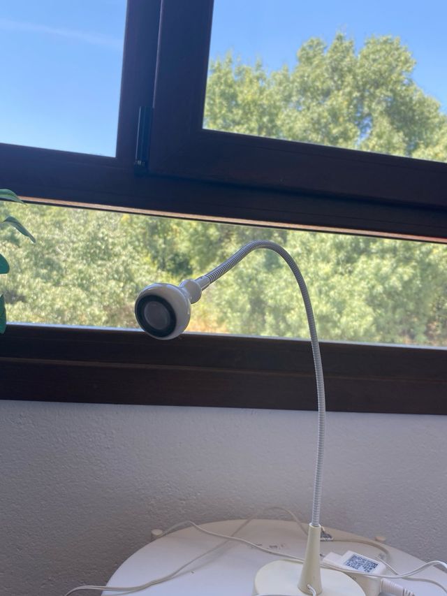 Lampara escritorio IKEA - blanca