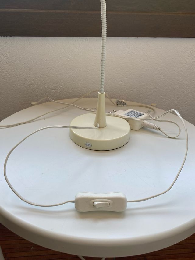 Lampara escritorio IKEA - blanca