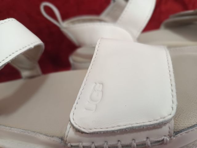 Sandalias UGG blancas
